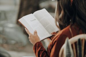 Diferença entre revisão bibliográfica e revisão sistemática