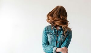 Síndrome do impostor no TCC: como lidar com a insegurança acadêmica